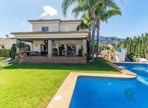 Casa de 0,0974 ha en venta en Denia, Alicante