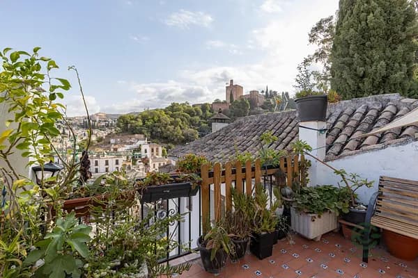 Casa de 0,0072 ha en venta en Granada, Granada