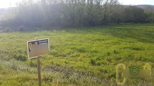 Finca agrícola de 1,08 ha en venta en Penagos, Cantabria