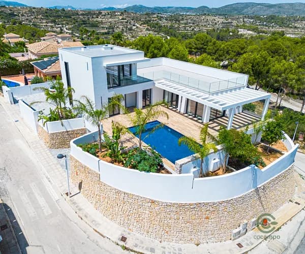 Casa de 0,0817 ha en venta en Moraira, Alicante