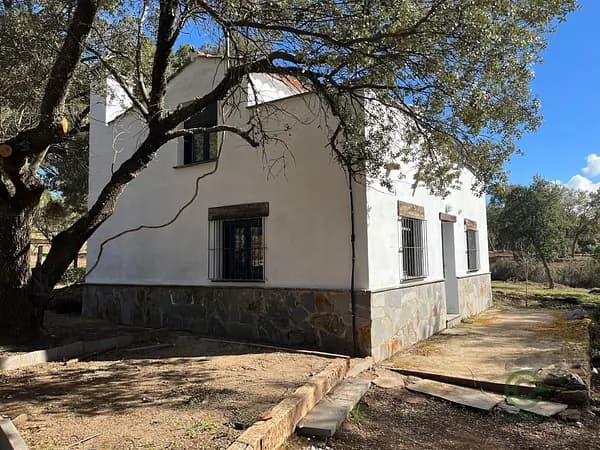 Rustic property of 10 ha for sale in Caceres