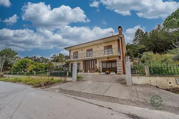 Casa de 0,2109 ha en venta en Valença, Viana do castelo