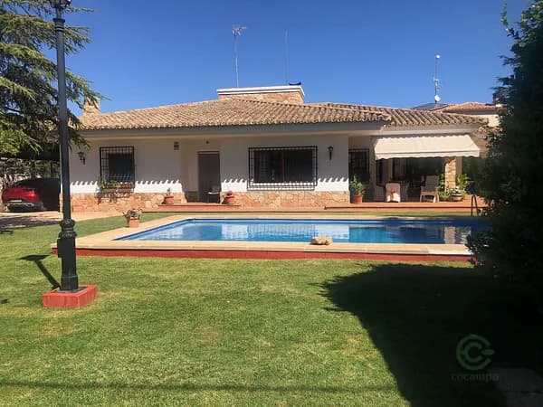 Casa de 0,1 ha en venta en Albacete, Albacete