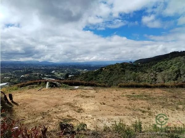 Finca rústica de 0,8 ha en venta en Antioquia