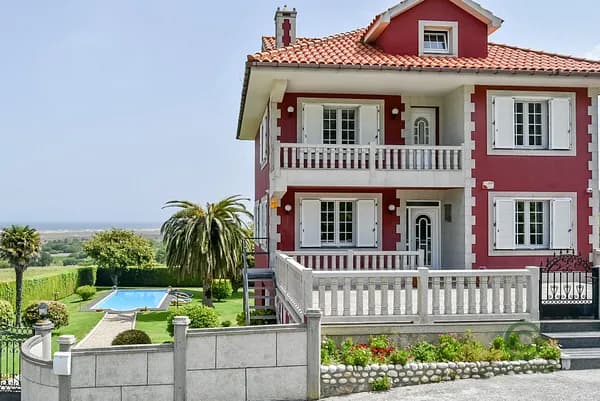 Casa de 0,2118 ha en venta en Carballo, A coruña