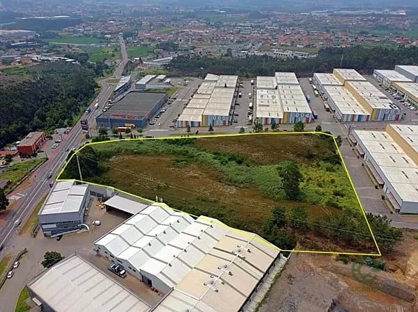 Terreno industrial de 2,5 ha para venda em Braga