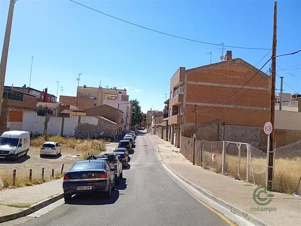 Casa de 0,0075 ha en venta en Zaragoza, Zaragoza