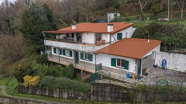 Casa de 0,075 ha en venta en Terras de bouro, Braga