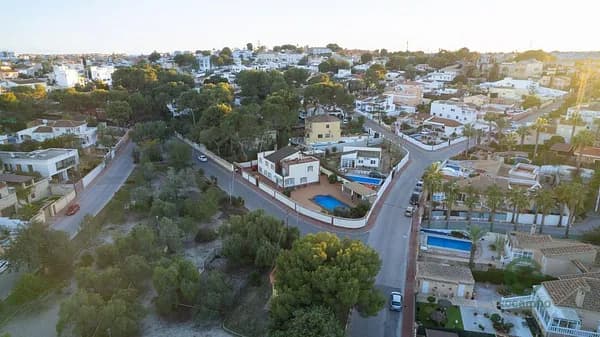 Casa de 0,08 ha en venta en Torrevieja, Alicante