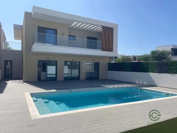 Casa de 0,0417 ha en venta en Quarteira, Algarve