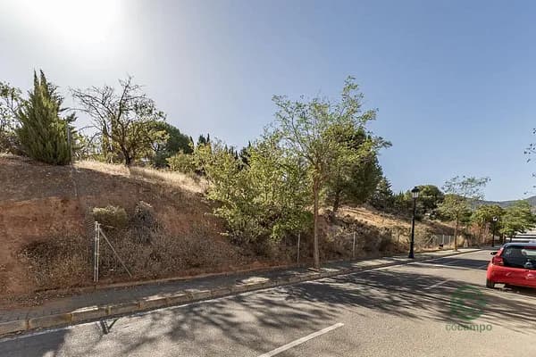 Terreno urbano de 0,06 ha en venta en Otura, Granada