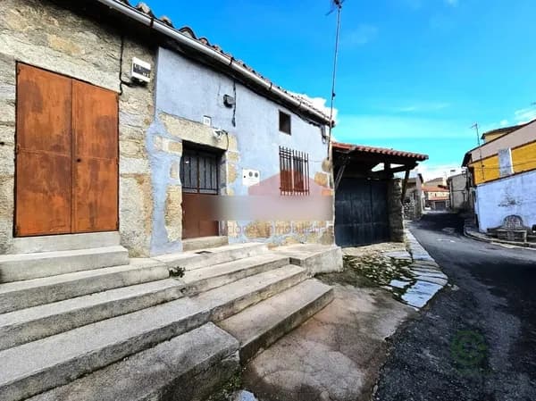 Casa de 0,0051 ha en venta en Villatoro, Avila