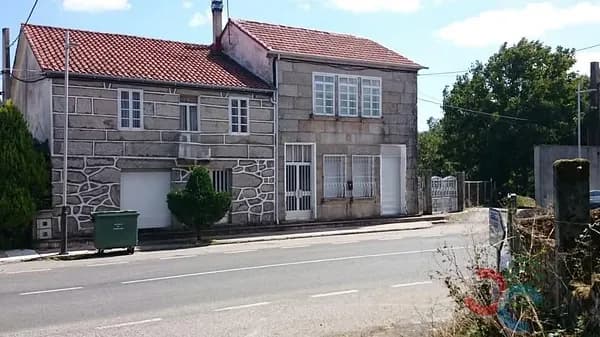 Casa de 0,05 ha en venta en Carballedo, Lugo