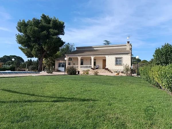 Casa de 0,88 ha en venta en Yecla, Murcia