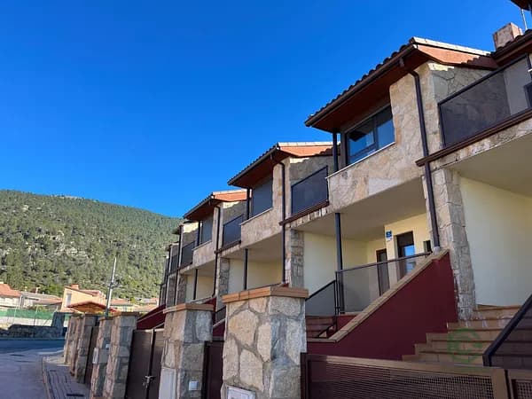 Casa de 0,02 ha en venta en Ávila