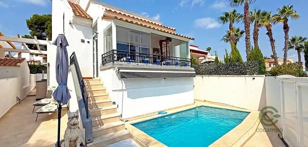 Casa de 0,023 ha en venta en Orihuela costa, Alicante