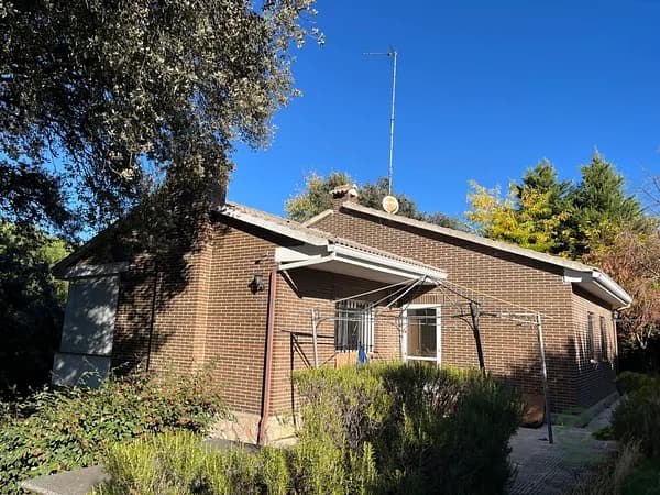 Casa de 0,08 ha en venta en Segovia