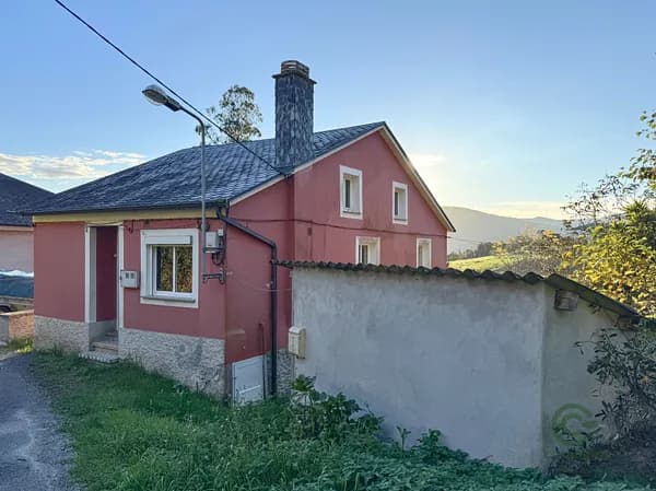 Casa de 0,23 ha en venta en Lugo