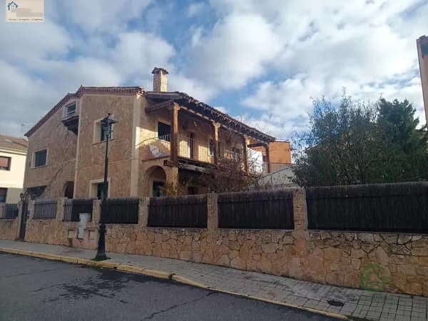 Casa de 0,062 ha en venta en Segovia