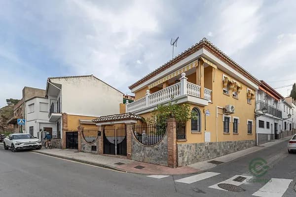Casa de 0,017 ha en venta en Granada, Granada
