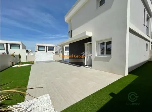 Casa de 0,0215 ha en venta en Gran alacant, Alicante