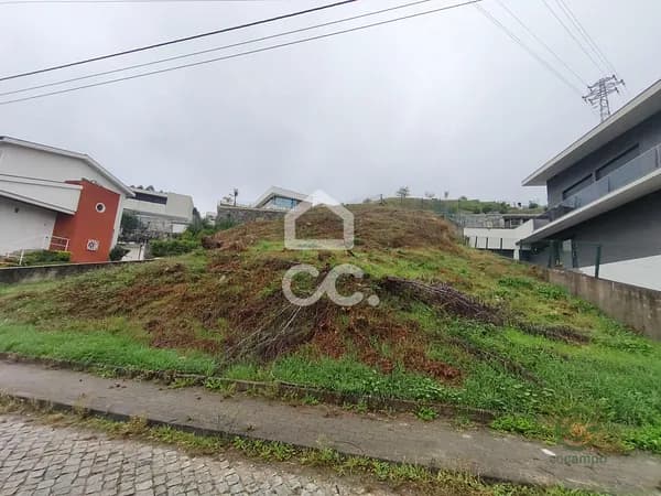Terreno urbano de 0,0722 ha en venta en Fermentões, Braga