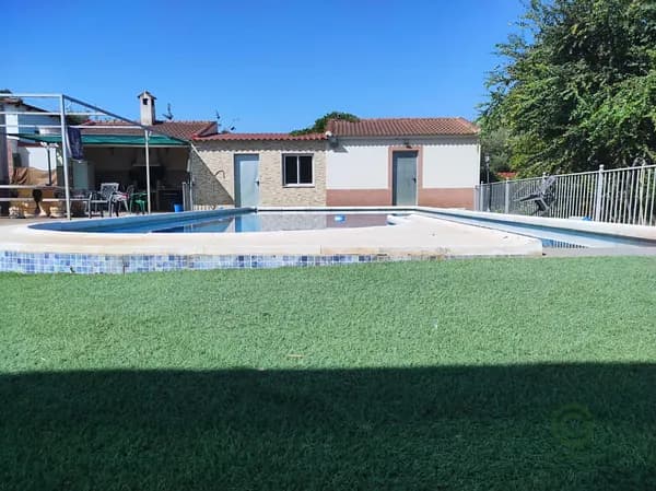 Finca de recreo de 0,13 ha en venta en Córdoba