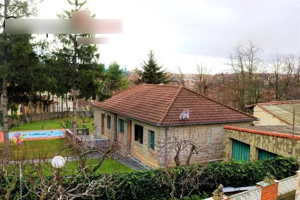 Casa de 0,2025 ha en venta en Segovia, Segovia