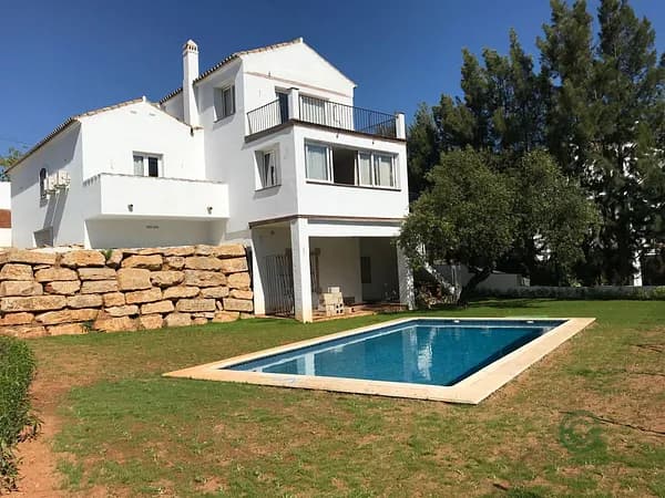 Casa de 0,09 ha en venta en Marbella, Malaga