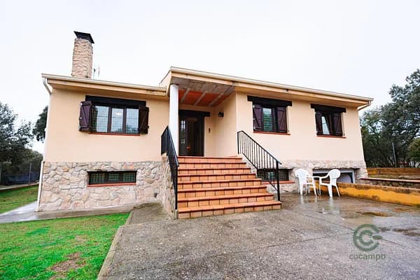 Casa de 0,0886 ha en venta en Valdeaveruelo, Guadalajara