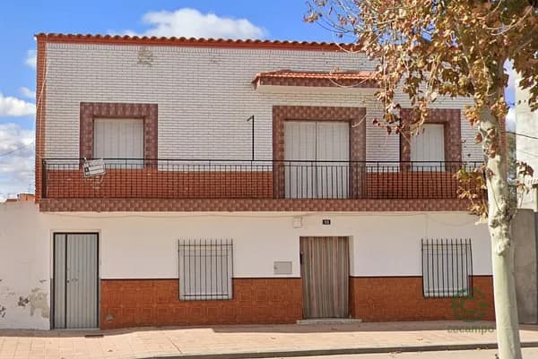 Casa de 0,0218 ha en venta en Lillo, Toledo