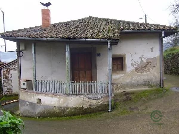 Casa de 0,0025 ha en venta en Candamo, Asturias