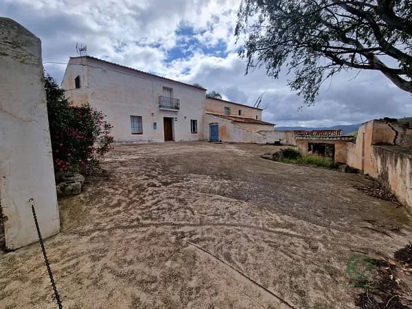 Finca rústica de 80 ha en venta en Casabermeja, Málaga