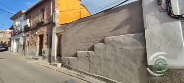 Terreno urbano de 0,0146 ha en venta en Mentrida, Toledo