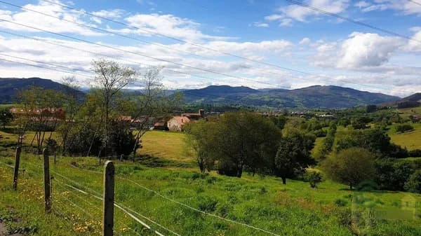 Finca rústica de 0,3043 ha en venta en Penagos, Cantabria