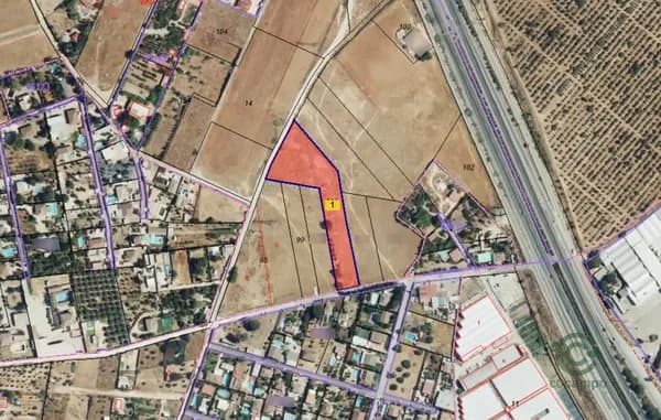 Finca agrícola de 0,65 ha en venta en Sevilla