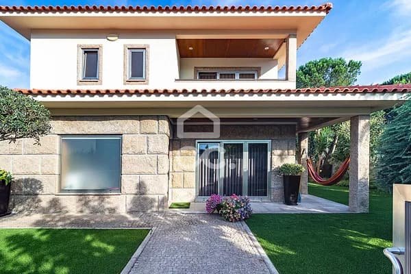 Casa de 0,059 ha en venta en Selho (são jorge), Braga