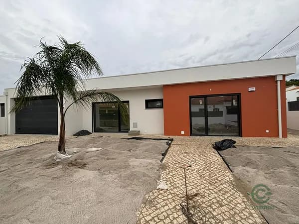 Casa de 0,07 ha en venta en Setúbal, Setúbal