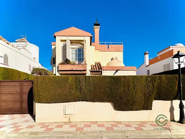 Casa de 0,04 ha en venta en Albolote, Granada