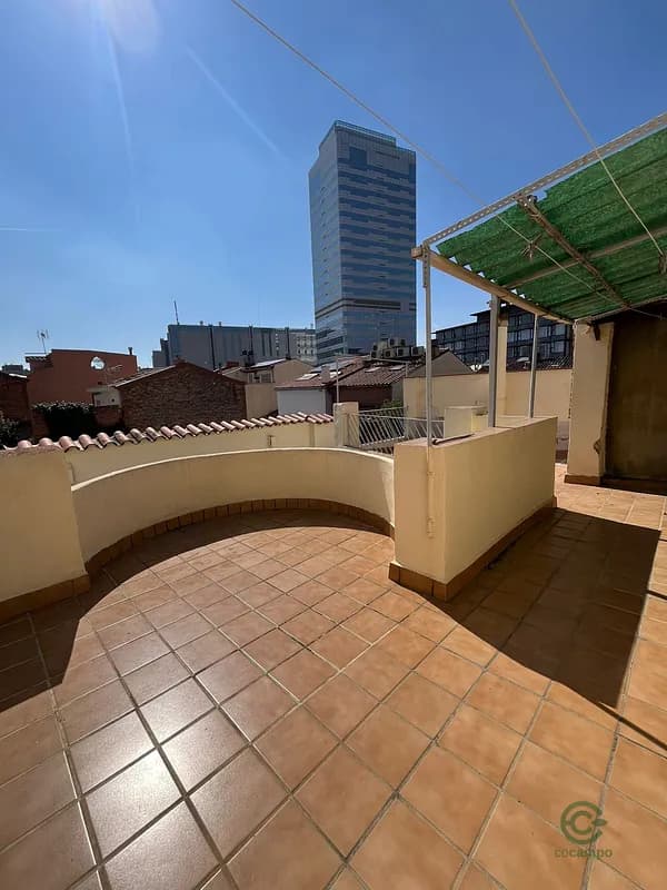 Casa de 0,0277 ha en venta en Barcelona