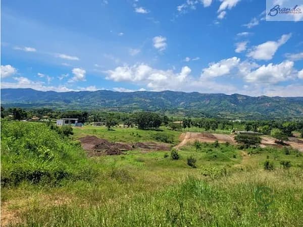 Terreno urbano de 0,041 ha en venta en Caldas