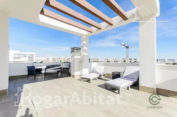 Casa de 0,023 ha en venta en Almeria, Almeria