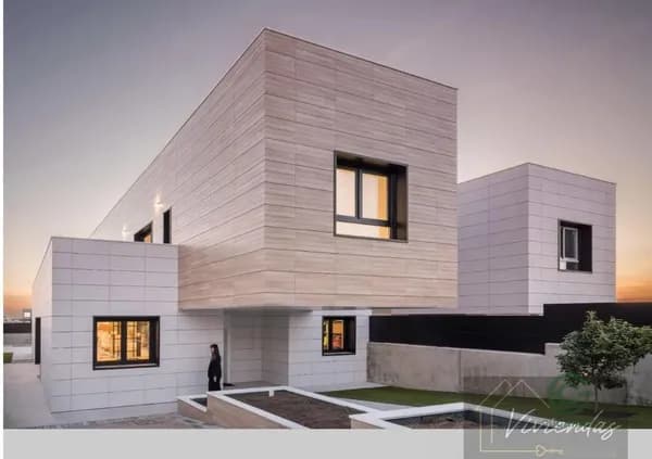 Casa de 0,0281 ha en venta en Villaviciosa de odón, Madrid