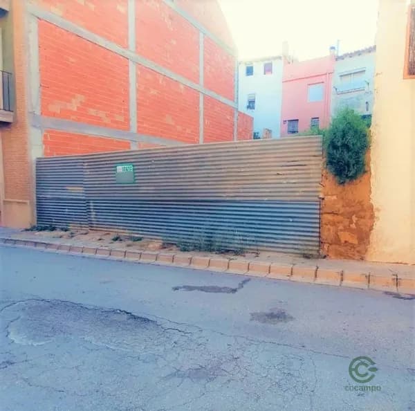 Terreno urbano de 0,0164 ha en venta en Requena, Valencia