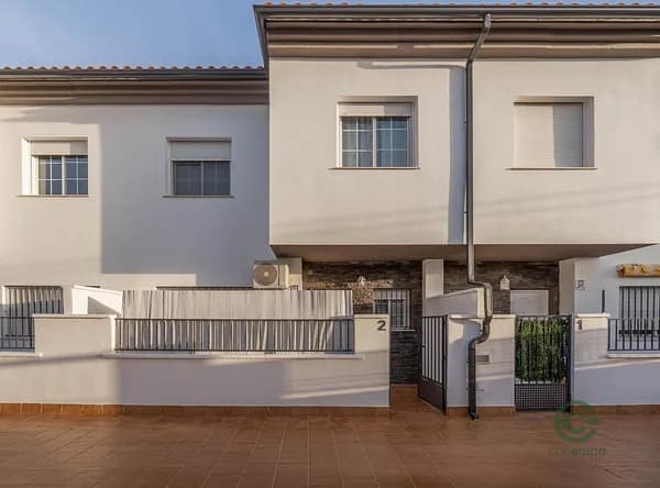 Casa de 0,013 ha en venta en Gojar, Granada