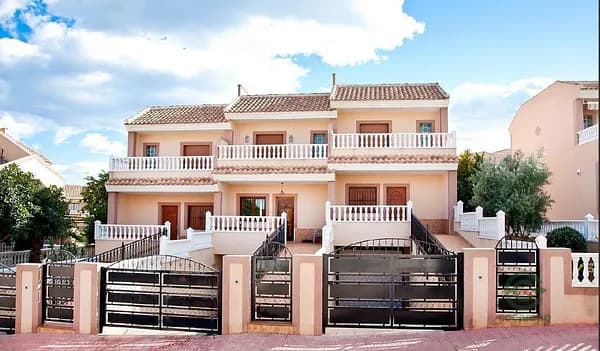 Casa de 0,0162 ha en venta en Torrevieja, Alicante