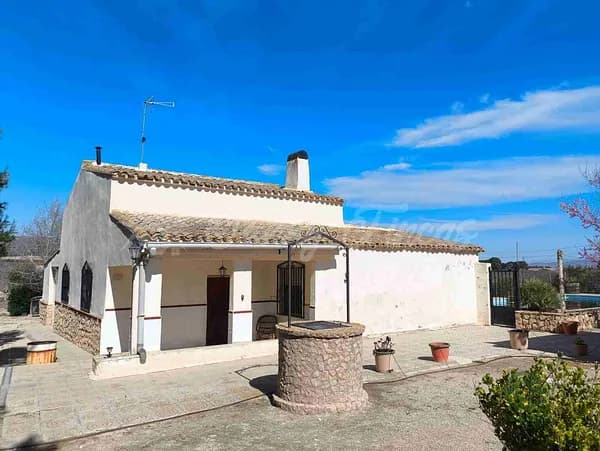 Finca rústica de 1,1 ha en venta en Alicante