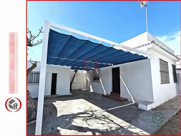 Casa de 0,01 ha en venta en Rota, Cádiz
