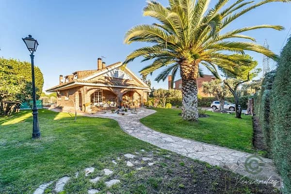 Casa de 0,2374 ha en venta en Boadilla del monte, Madrid