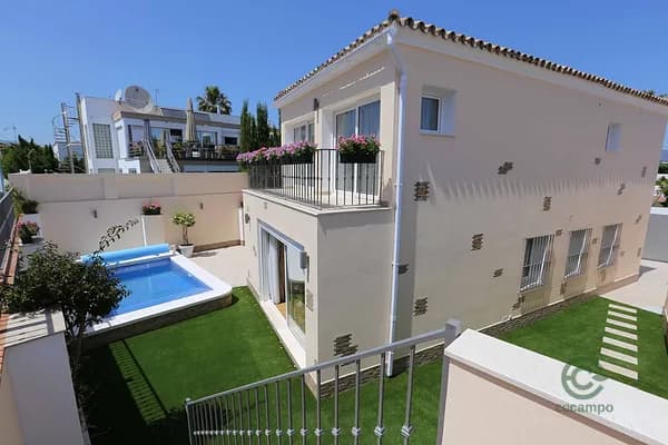 Casa de 0,035 ha en venta en Marbella, Malaga